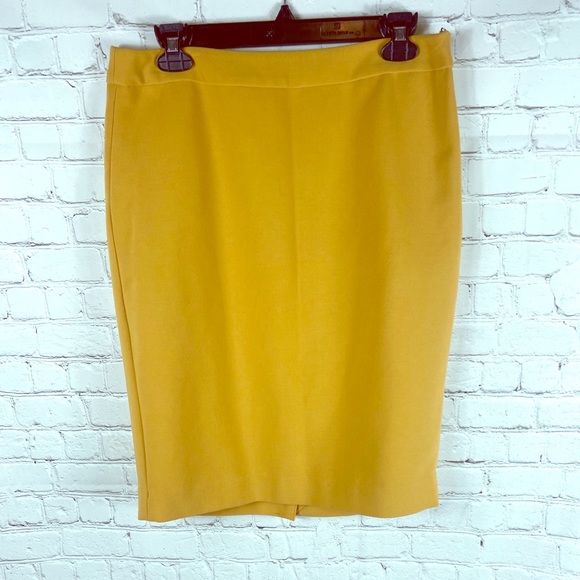 The Limited Dresses & Skirts - *3 for $30* Limited Gold pencil skirt Sz 10